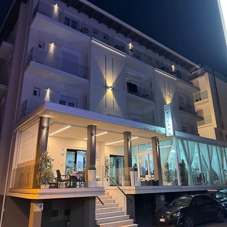 Hotel Vienna Rivazzurra Rimini Exterior photo
