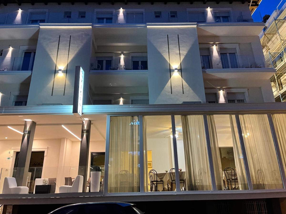 Hotel Vienna Rivazzurra Rimini Exterior photo