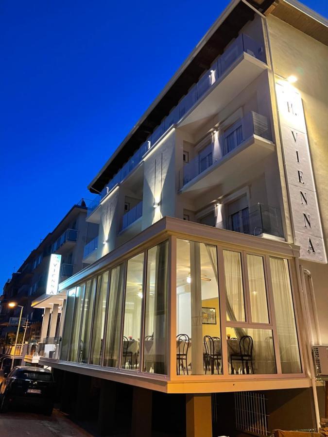 Hotel Vienna Rivazzurra Rimini Exterior photo