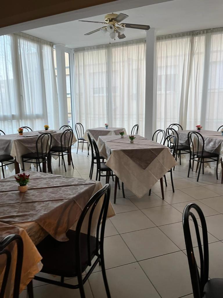 Hotel Vienna Rivazzurra Rimini Exterior photo