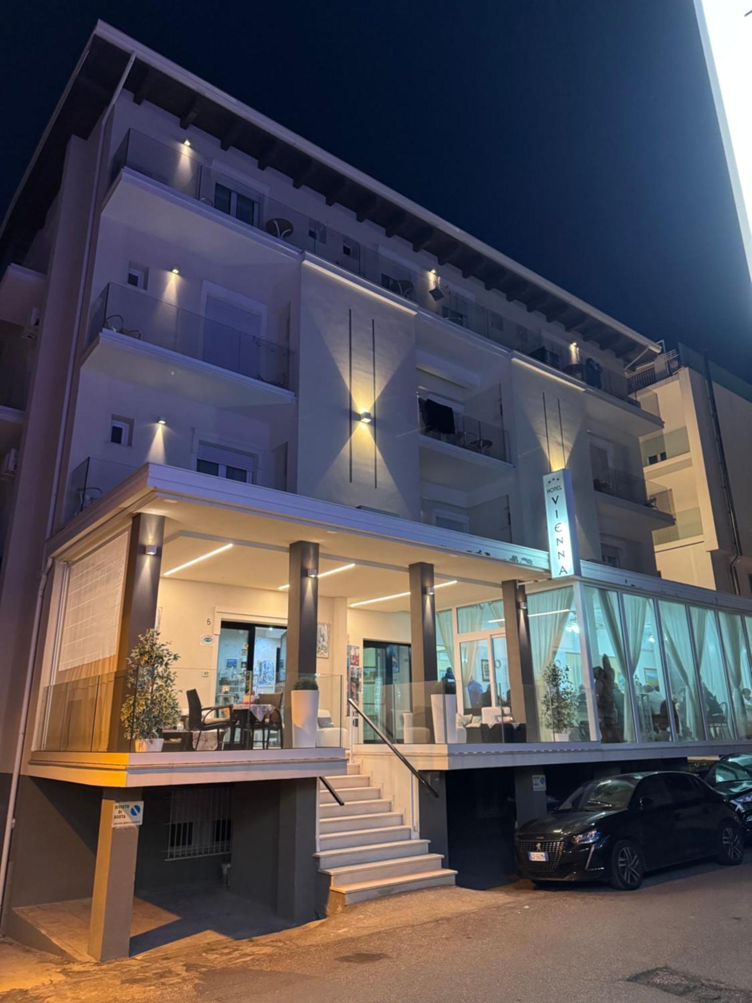 Hotel Vienna Rivazzurra Rimini Exterior photo