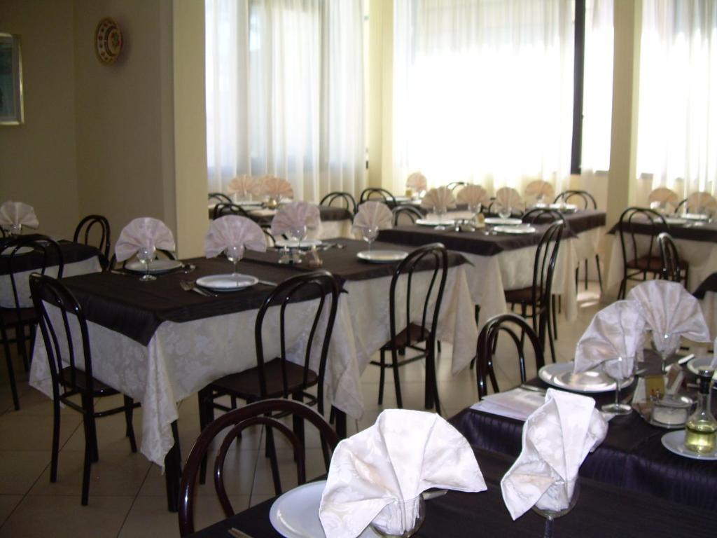 Hotel Vienna Rivazzurra Rimini Exterior photo